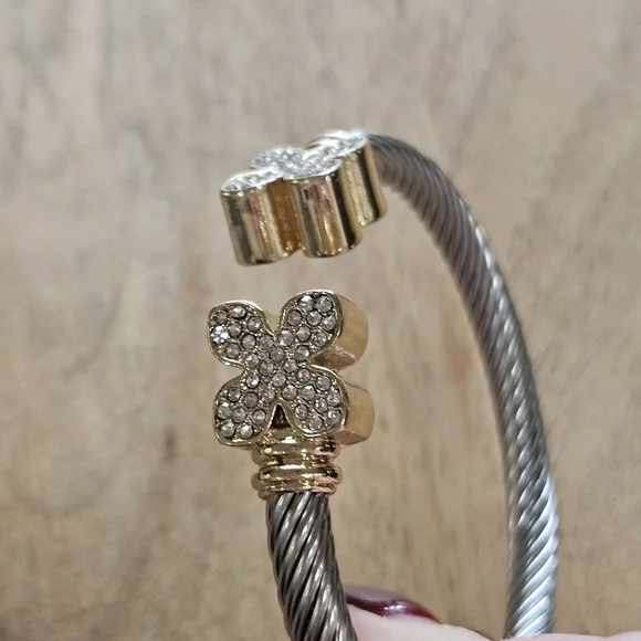 Elegant Gold and Silver Women's Bracelet - Picture 7 of 9